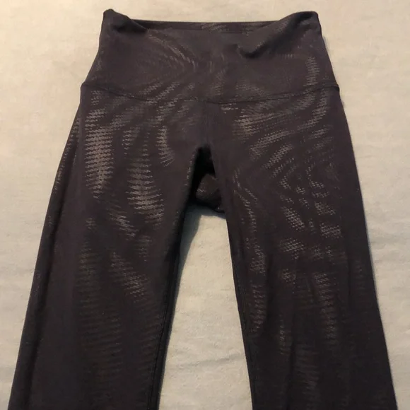 Lululemon leggings size 4 - Picture 3 of 5